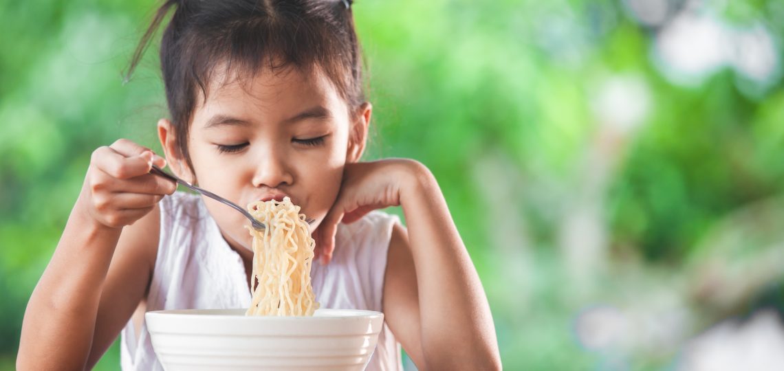 Dangers of Eating Instant Noodles Too Often in Children